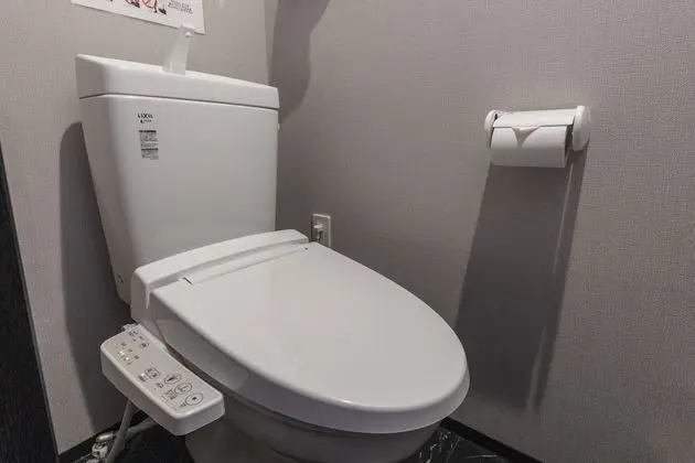 Üç Kişilik Oda, Sigara İçilmez, Nehir Manzaralı