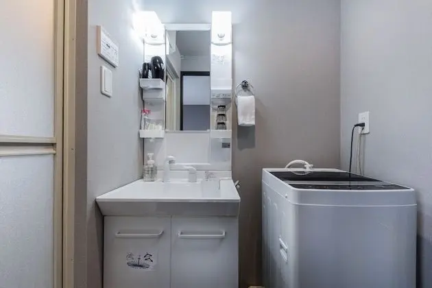 Üç Kişilik Oda, Sigara İçilmez, Nehir Manzaralı