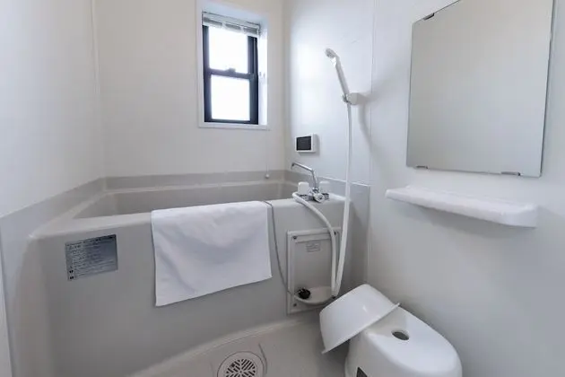 Üç Kişilik Oda, Sigara İçilmez, Nehir Manzaralı