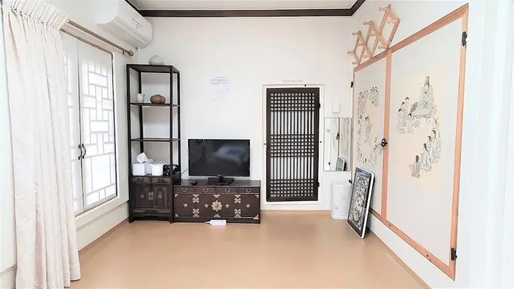 Traditional Oda (Small sarangbang)