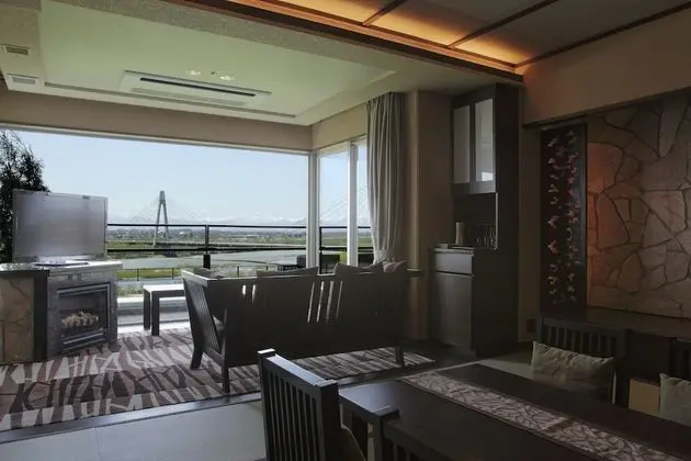 Süit, Sigara İçilmez, Nehir Manzaralı (Top Floor Open Air Bath, Teppanyaki)