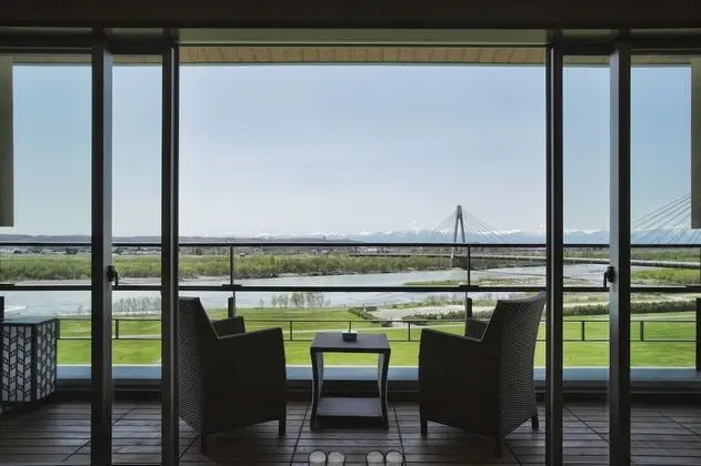 Süit, Sigara İçilmez, Nehir Manzaralı (Top Floor Open Air Bath, Teppanyaki)