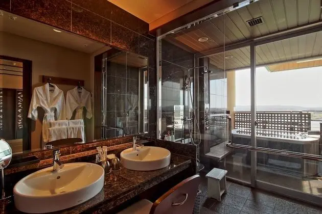 Süit, Sigara İçilmez, Nehir Manzaralı (Top Floor Open Air Bath, Teppanyaki)
