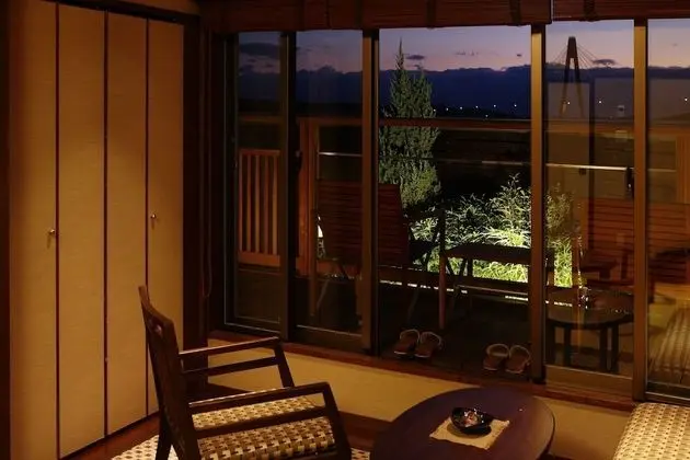 Traditional Oda, Sigara İçilmez, Nehir Manzaralı (Toyotei, Modern Japanese, Buffet Meal)