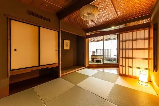 Traditional Oda, Sigara İçilmez (Japanese-Style, Open Air Bath)