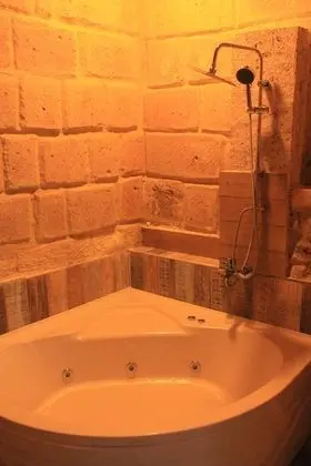 Luxury Tek Büyük Yataklı Oda (129)