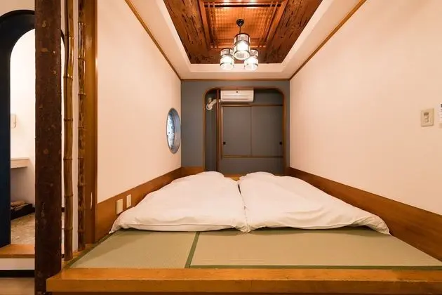 Traditional İki Ayrı Yataklı Oda (with Private Bath and Toilet)