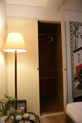 Dört Kişilik Oda, Ortak Banyo