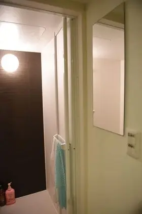 Dört Kişilik Oda, Ortak Banyo