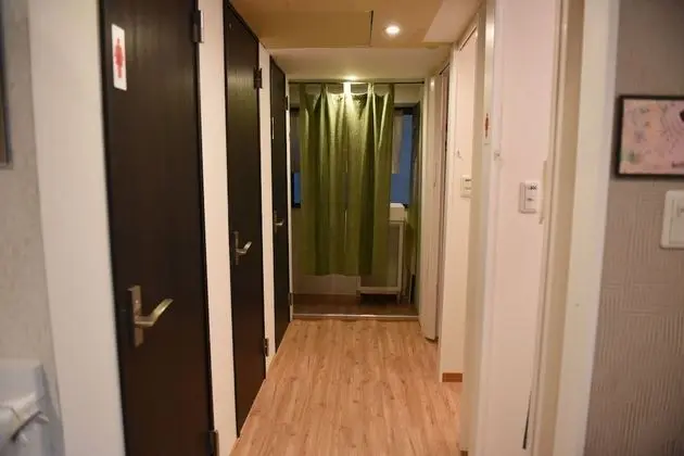 Dört Kişilik Oda, Ortak Banyo