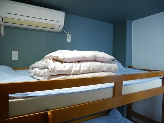 İki Ayrı Yataklı Oda, Ortak Banyo