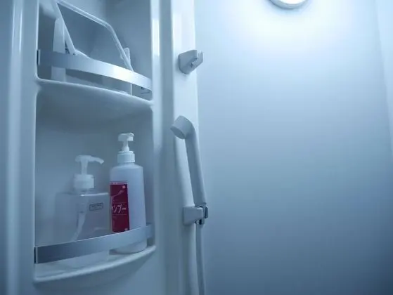 İki Ayrı Yataklı Oda, Ortak Banyo