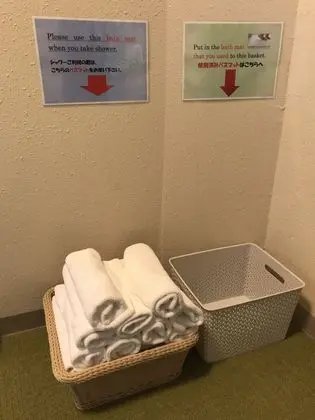 Ortak Ranzalı Oda, Sadece kadınlar için, Sigara İçilmez (A)