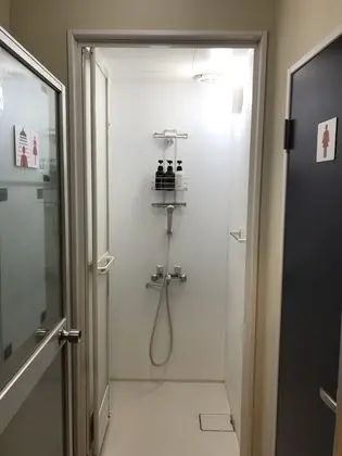 Ortak Ranzalı Oda, Sadece kadınlar için, Sigara İçilmez (A)