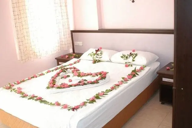 Çift Kişilik, Bahçe Manzaralı