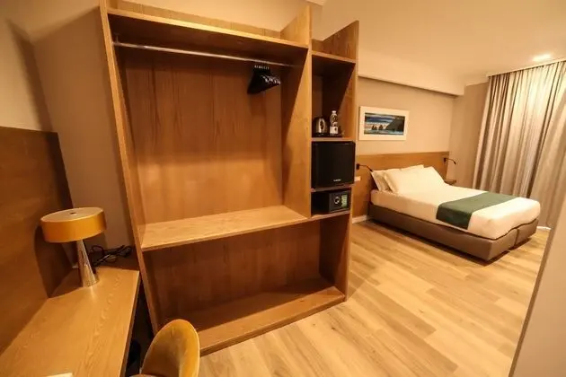 Deluxe Dört Kişilik Oda, Avlu Manzaralı