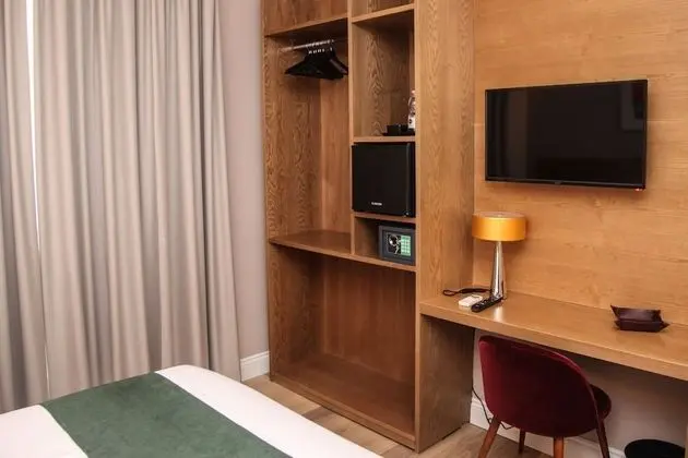 Deluxe Dört Kişilik Oda, Avlu Manzaralı