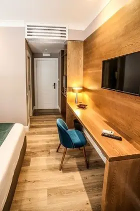 Deluxe Tek Büyük Yataklı Oda, Avlu Manzaralı