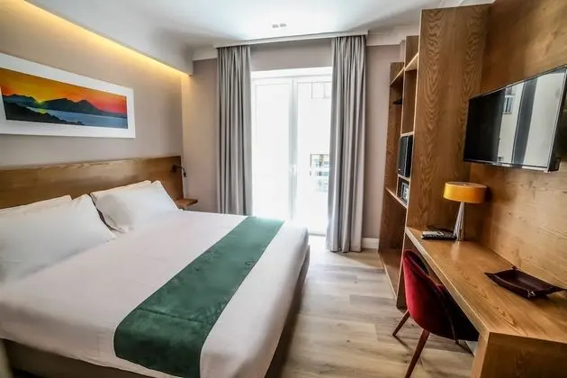 Deluxe Tek Büyük Yataklı Oda, Avlu Manzaralı