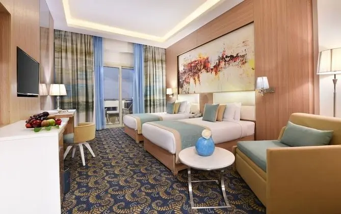 Standard Tek Büyük veya İki Ayrı Yataklı Oda, Balkon, Havuz Manzaralı