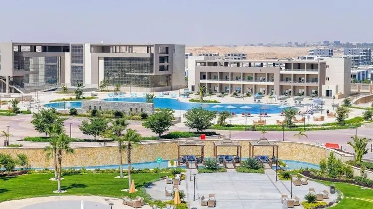 Standard Tek Büyük veya İki Ayrı Yataklı Oda, Balkon, Havuz Manzaralı