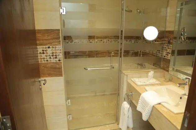 Standard Oda, 1 Büyük (Queen) Boy Yatak, Şehir Manzaralı