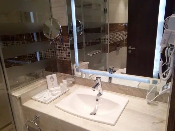 Standard Oda, 1 Büyük (Queen) Boy Yatak, Şehir Manzaralı