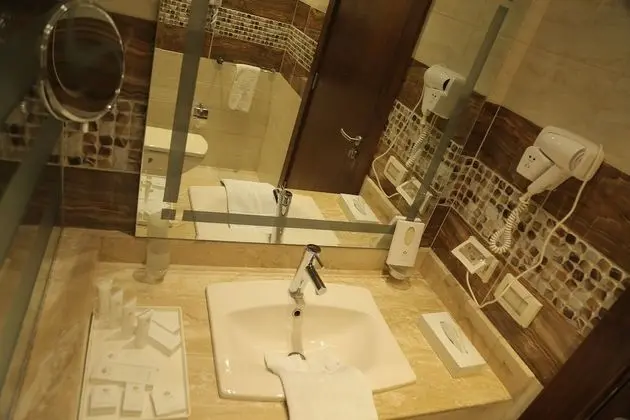 Standard Oda, 1 Büyük (Queen) Boy Yatak, Şehir Manzaralı