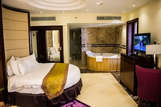 Honeymoon suite with Sea & Pool view