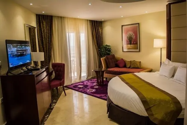 Honeymoon suite with Sea & Pool view