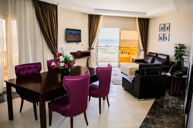 Honeymoon suite with Sea & Pool view