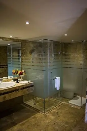 Honeymoon suite with Sea & Pool view