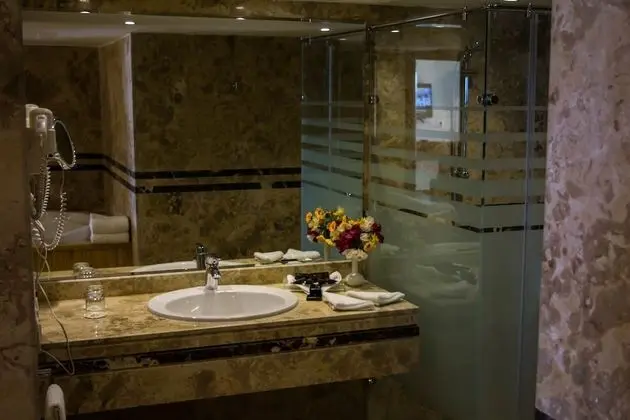 Honeymoon suite with Sea & Pool view