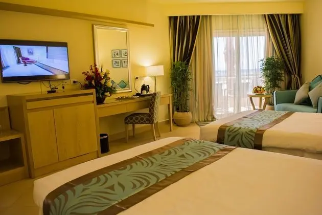 Standard room Garden (with side sea view)