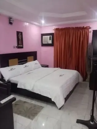 Basic Tek Büyük Yataklı Oda
