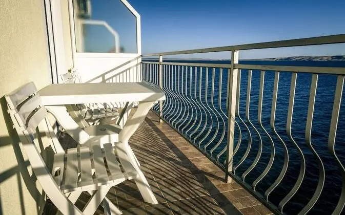 Apart Daire (Toma - 5m from the sea with parking -)