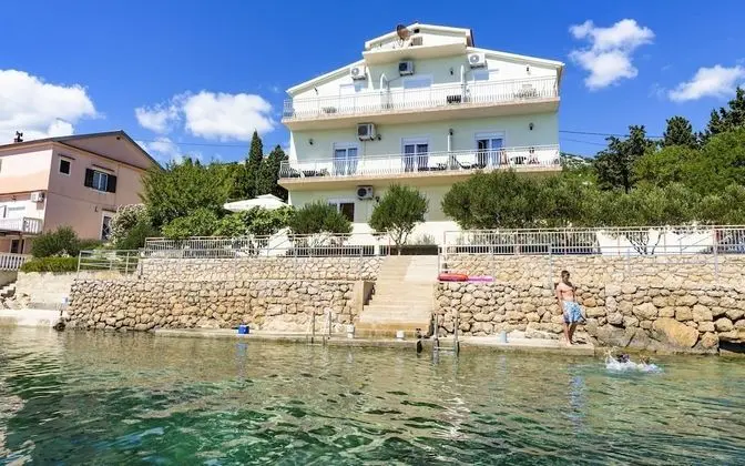Apart Daire (Toma - 5m from the sea with parking -)