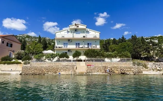 Apart Daire (Toma - 5m from the sea with parking -)