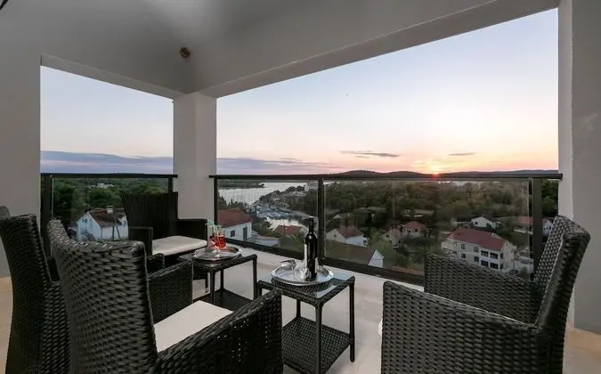 Luxury Villa, 4 Yatak Odası, Teras, Deniz Manzaralı (1)