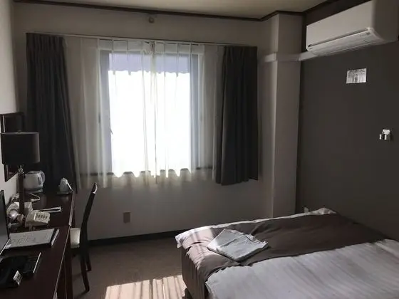 Tek Büyük Yataklı Oda, Sigara İçilebilir