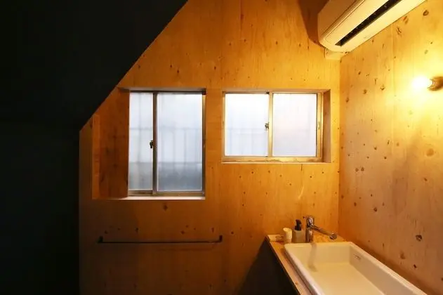Dört Kişilik Oda, Ortak Banyo