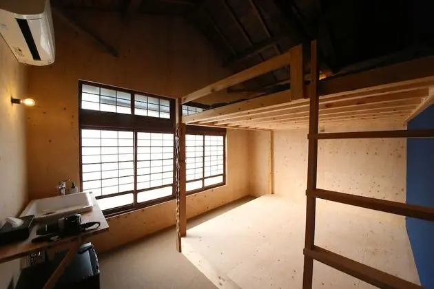 Dört Kişilik Oda, Ortak Banyo