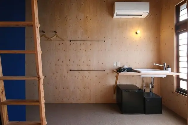 Dört Kişilik Oda, Ortak Banyo
