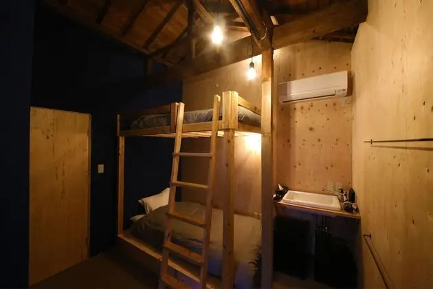 Dört Kişilik Oda, Ortak Banyo