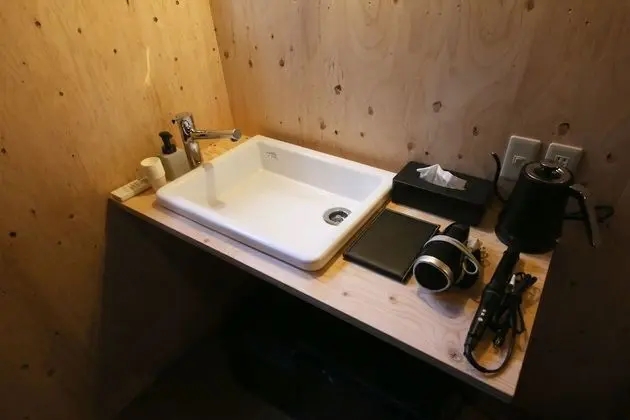 Dört Kişilik Oda, Ortak Banyo