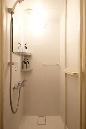 Dört Kişilik Oda, Ortak Banyo