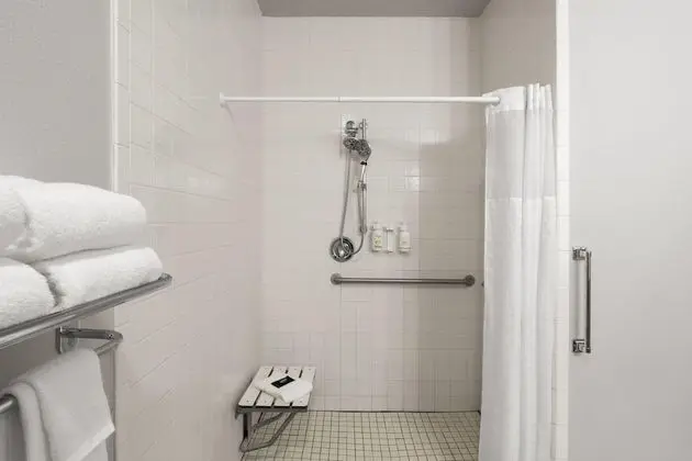 Engellilere uygun banyo