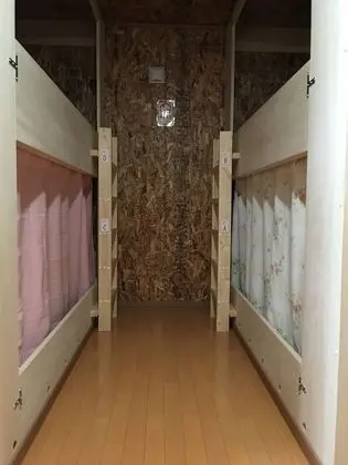Ortak Ranzalı Oda, Sadece kadınlar için