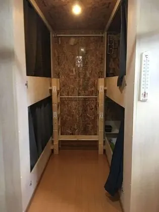 Ortak Ranzalı Oda, Karma Ranzalı Oda