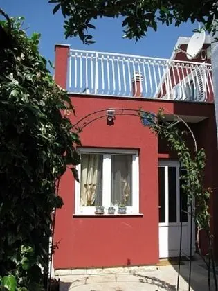 Apart Daire (Tomi - with a large terrace (30m2) - )